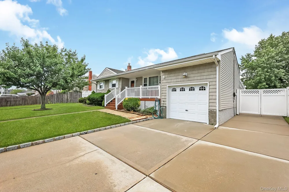 70 Prairie Lane Lindenhurst, NY 11757