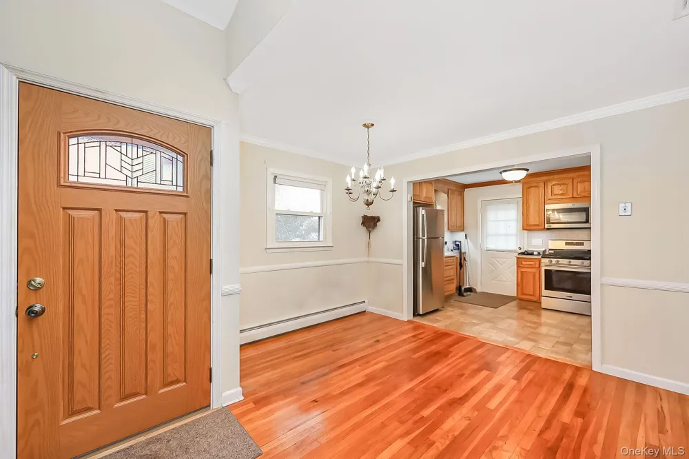 70 Prairie Lane Lindenhurst, NY 11757