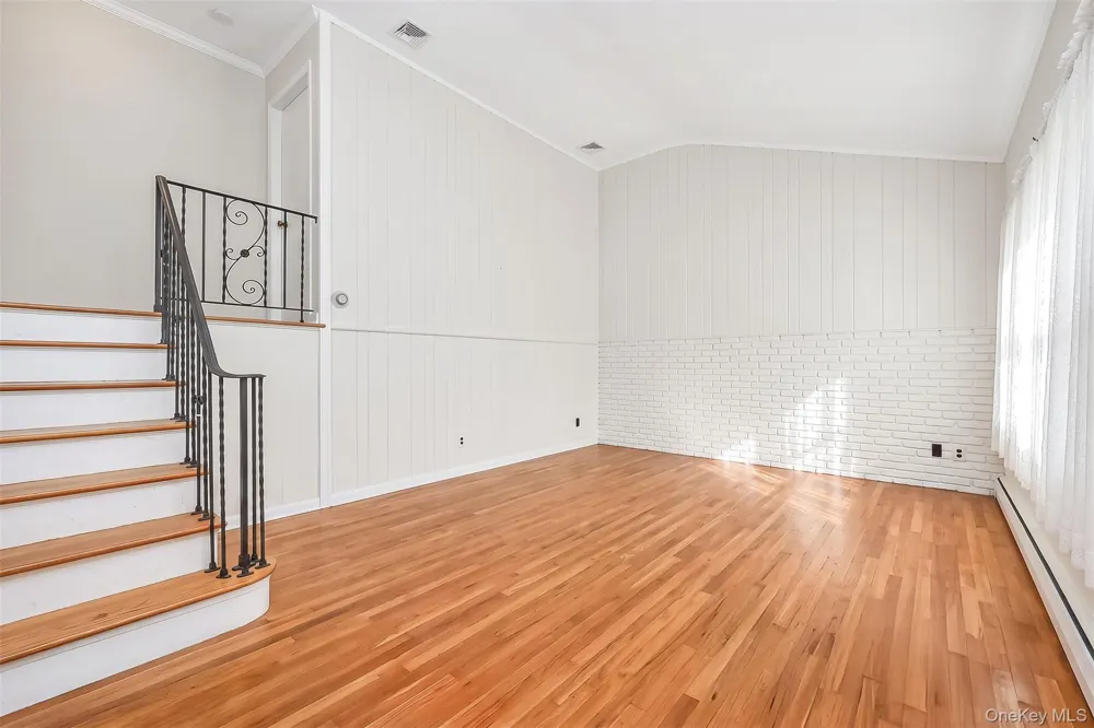 70 Prairie Lane Lindenhurst, NY 11757