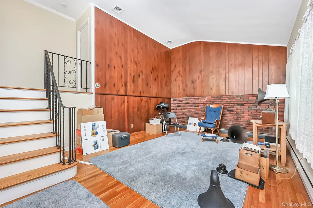 70 Prairie Lane Lindenhurst, NY 11757