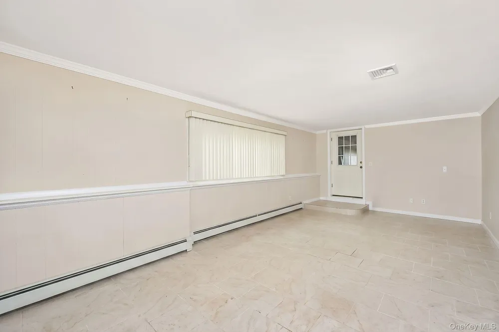 70 Prairie Lane Lindenhurst, NY 11757