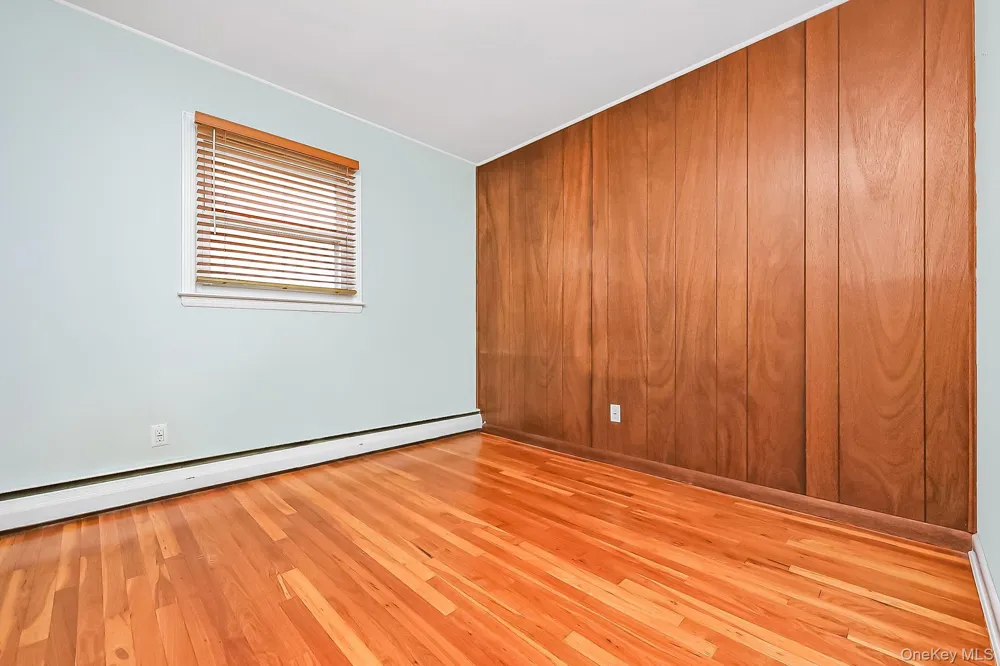 70 Prairie Lane Lindenhurst, NY 11757