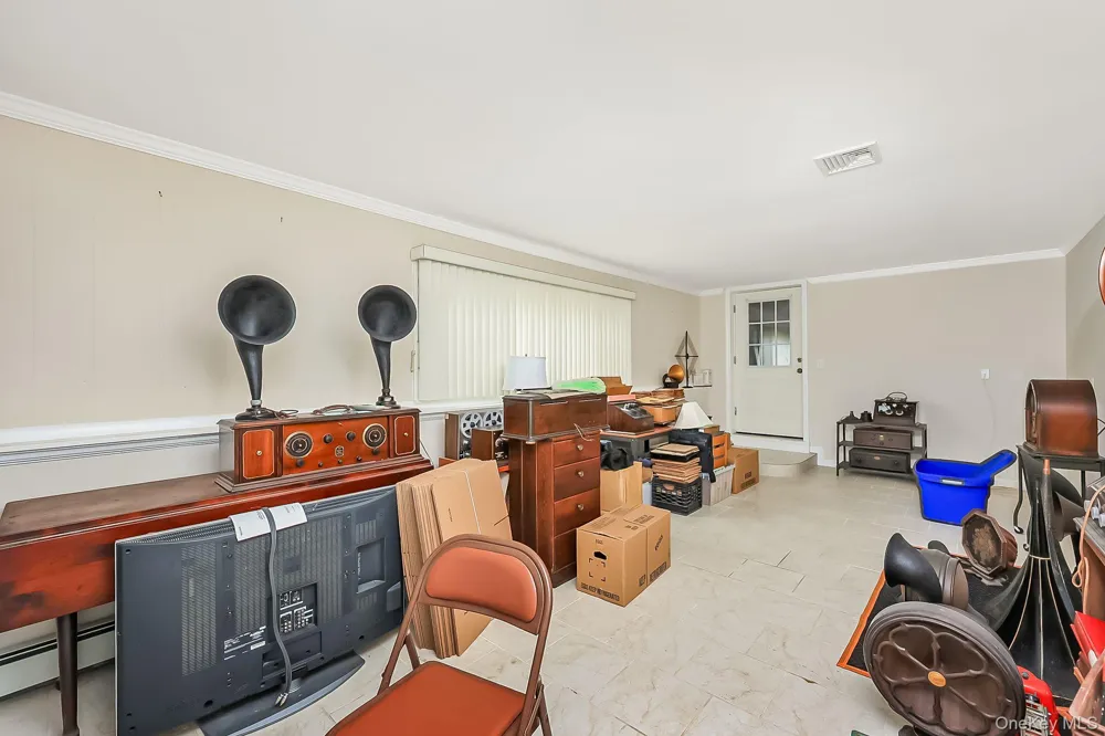 70 Prairie Lane Lindenhurst, NY 11757