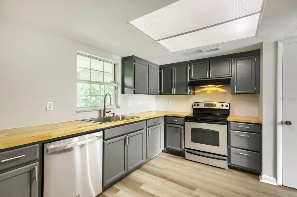 1418 OAK VALLEY DRIVE Seffner, FL 33584