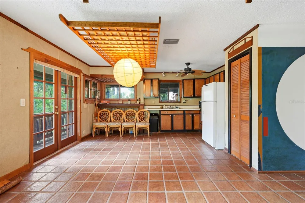504 NE 7TH STREET Gainesville, FL 32601