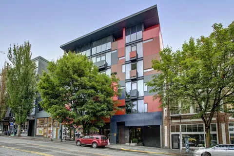 1111 E Pike Street #204