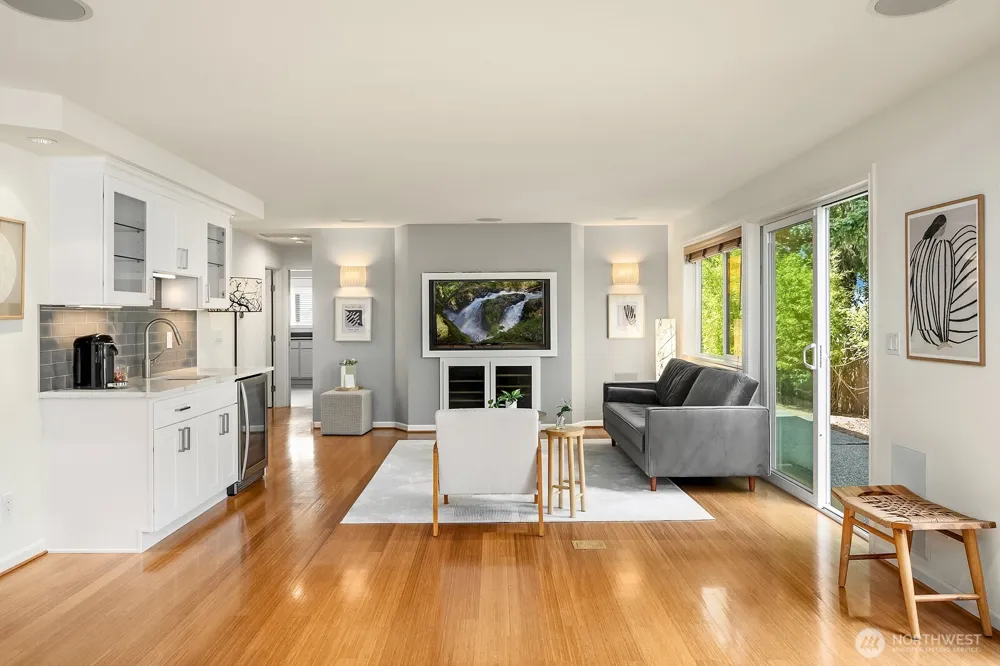 6308 110th Avenue NE Kirkland, WA 98033