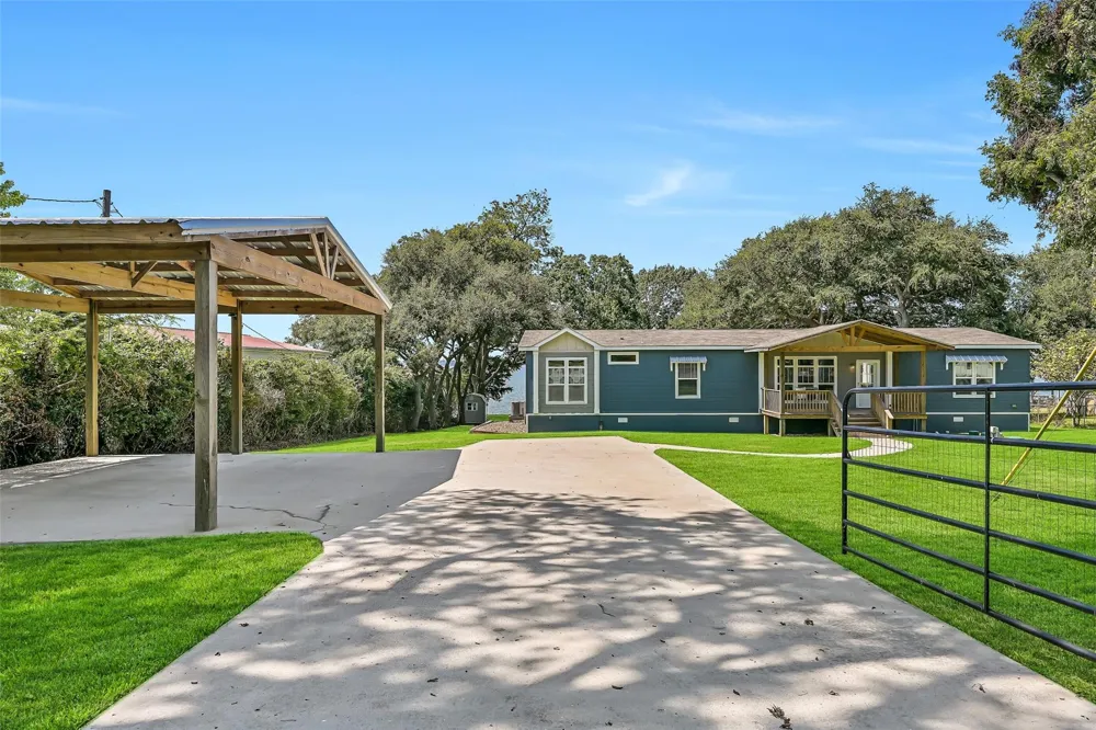 280 Nugent Drive Livingston, TX 77351