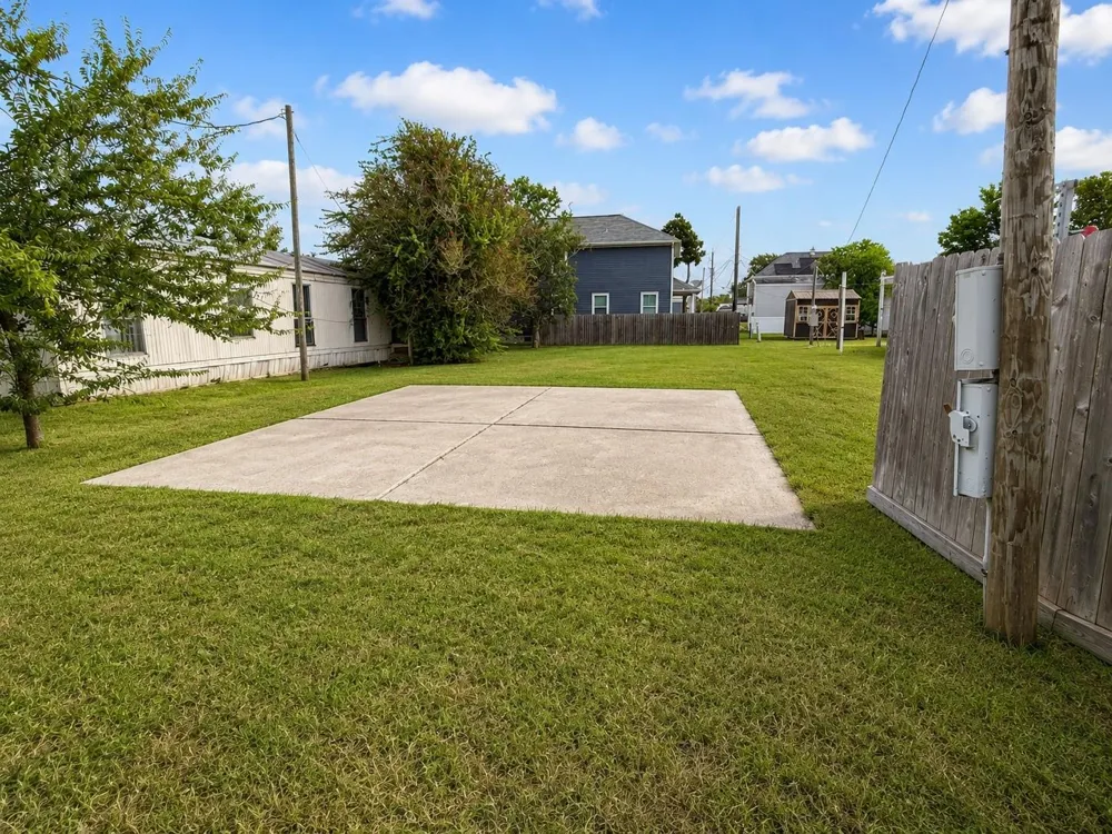 2739 Bay Oaks Harbor Drive Baytown, TX 77523