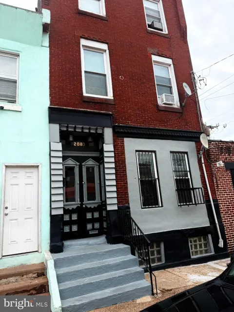 2083 CLEARFIELD STREET #1ST FLOOR FRONT