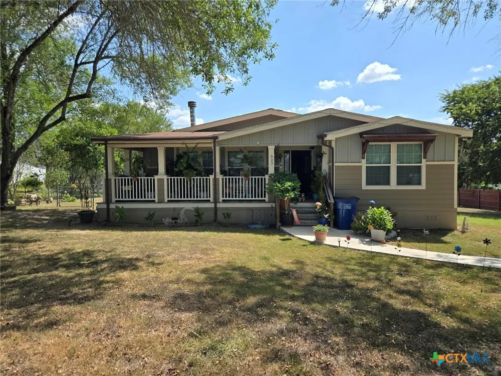 327 Reyna Lane Seguin, TX 78155