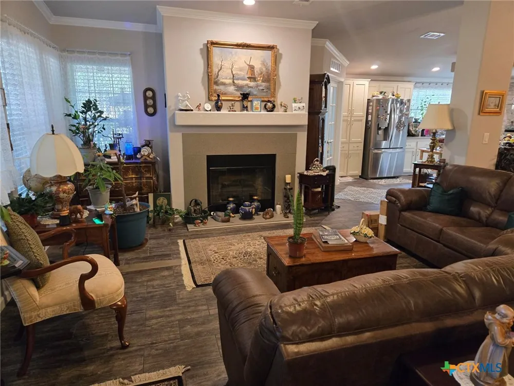 327 Reyna Lane Seguin, TX 78155