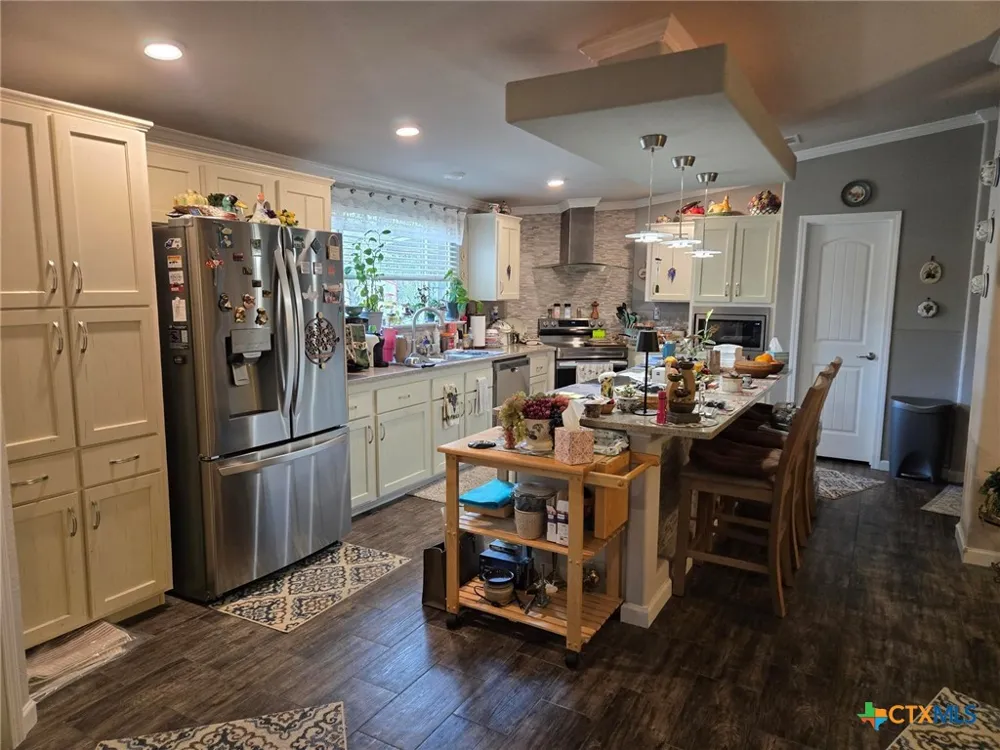 327 Reyna Lane Seguin, TX 78155