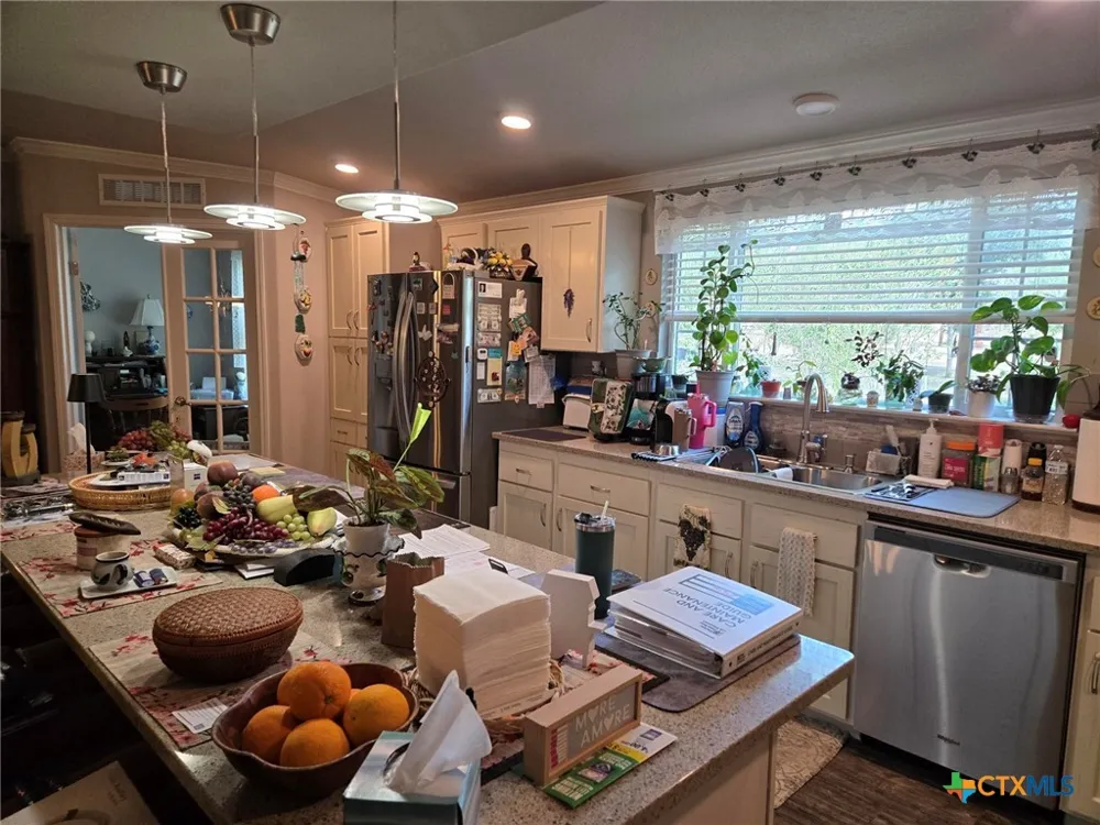 327 Reyna Lane Seguin, TX 78155