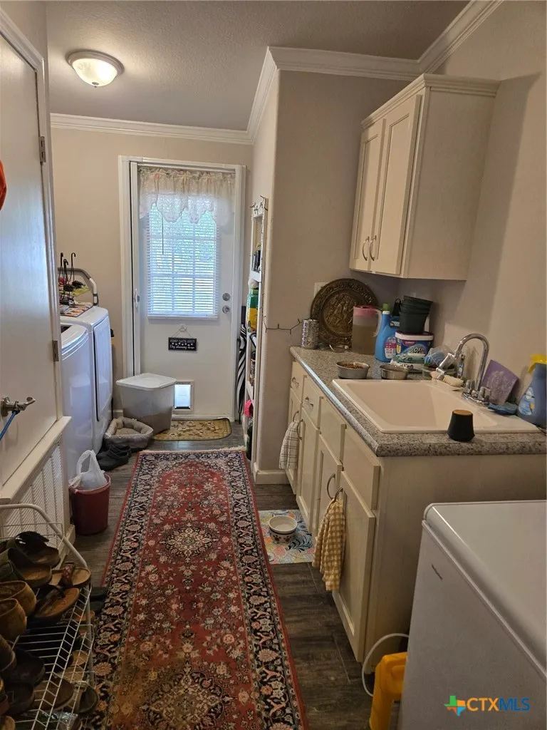 327 Reyna Lane Seguin, TX 78155