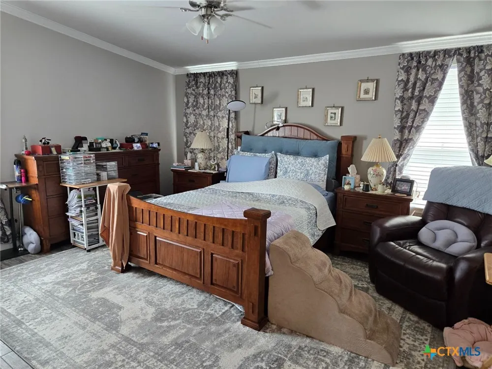327 Reyna Lane Seguin, TX 78155