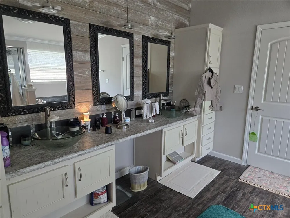 327 Reyna Lane Seguin, TX 78155
