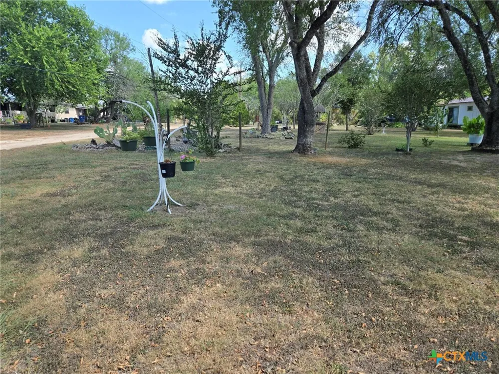 327 Reyna Lane Seguin, TX 78155