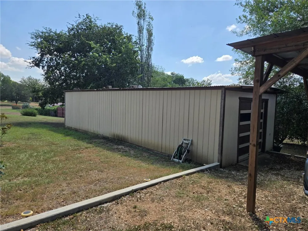 327 Reyna Lane Seguin, TX 78155