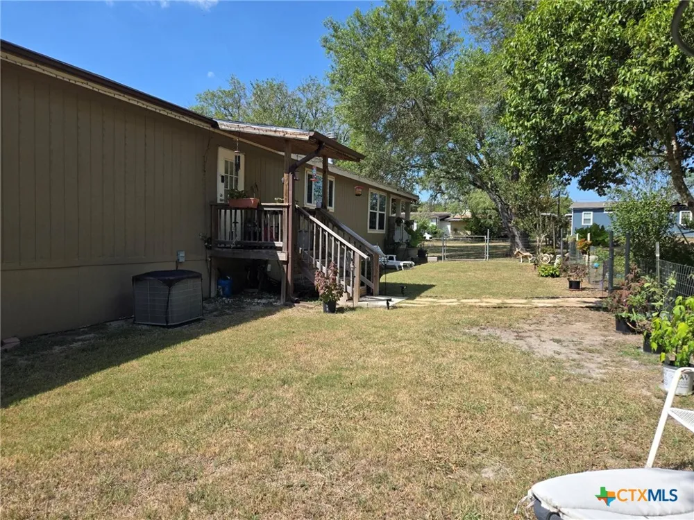 327 Reyna Lane Seguin, TX 78155