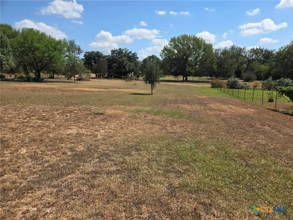 327 Reyna Lane Seguin, TX 78155