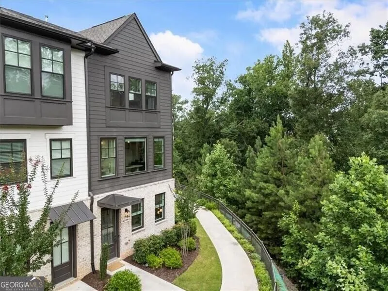6579 Beacon DR Atlanta, GA 30328