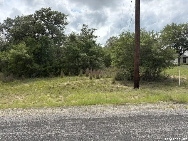 69 Powder Ridge Luling, TX 78648