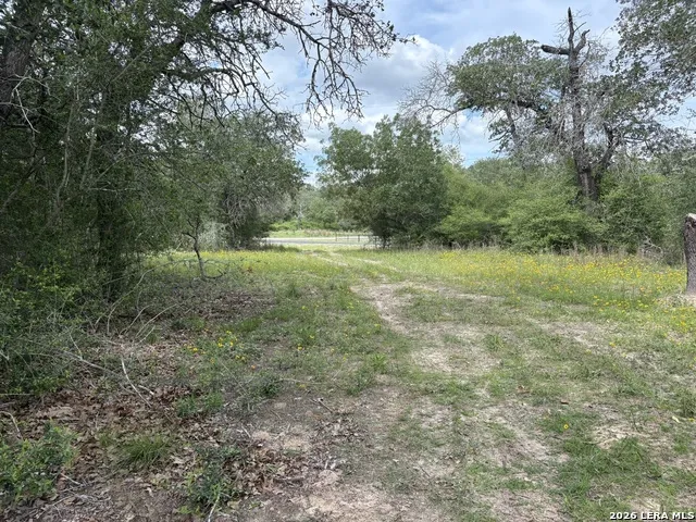 69 Powder Ridge Luling, TX 78648
