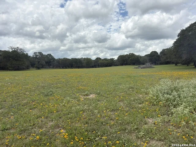 69 Powder Ridge Luling, TX 78648
