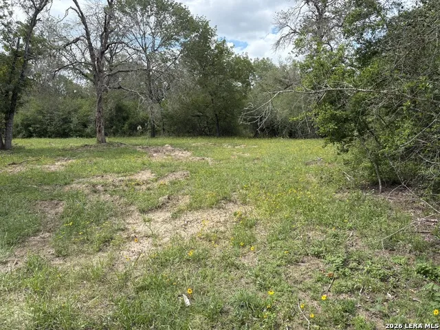 69 Powder Ridge Luling, TX 78648