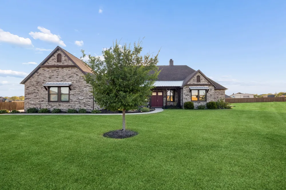 5008 Crown Court Sanger, TX 76266
