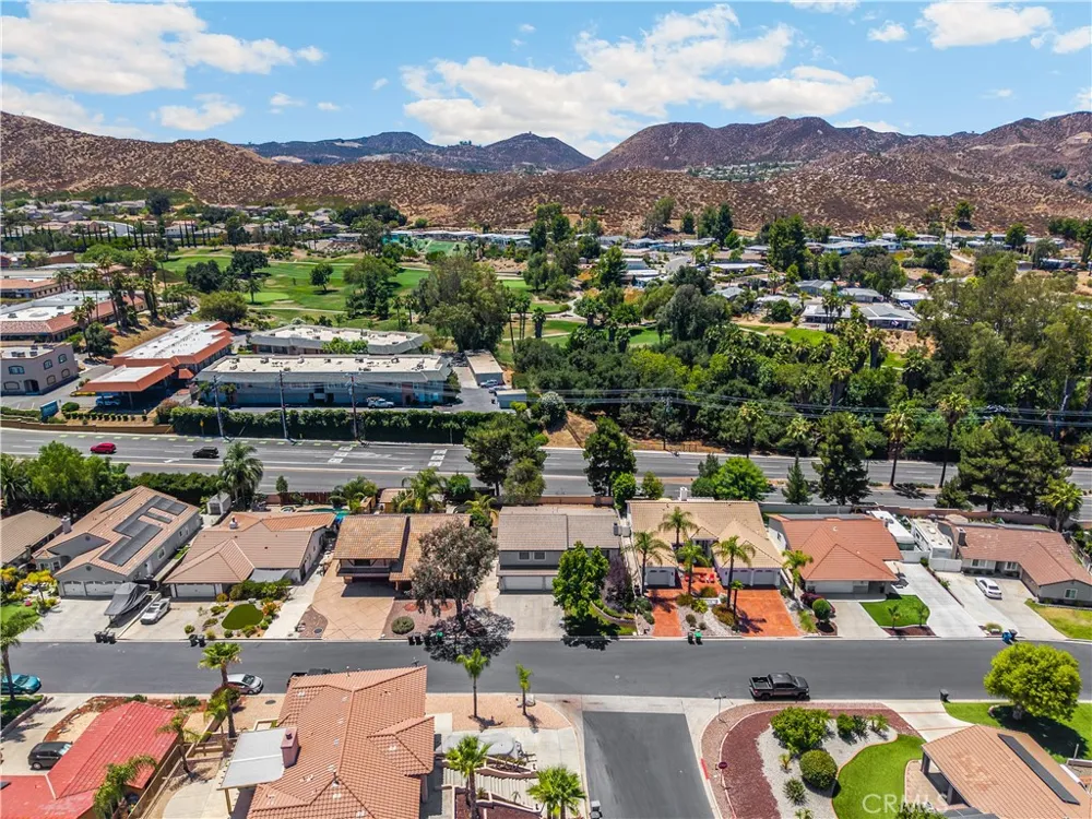 30833 Burning Tree Canyon Lake, CA 92587