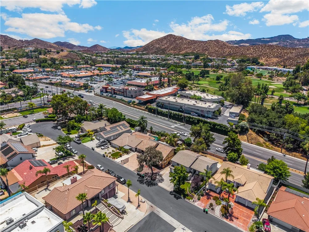 30833 Burning Tree Canyon Lake, CA 92587