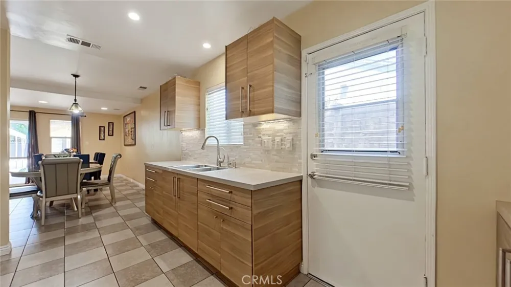 7827 Louise Northridge, CA 91325