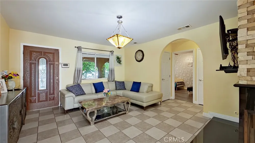 7827 Louise Northridge, CA 91325