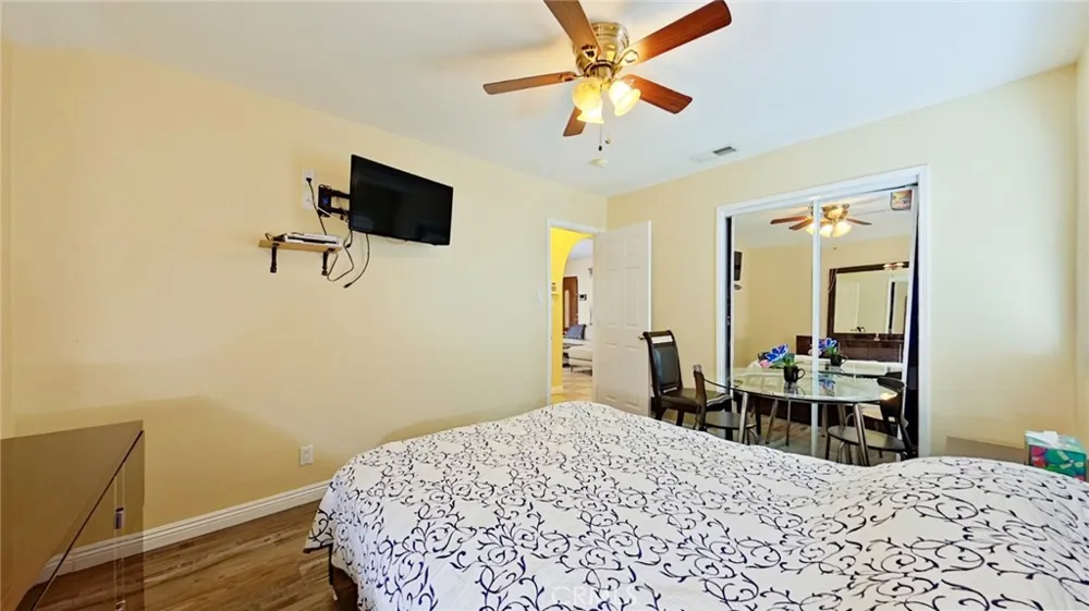 7827 Louise Northridge, CA 91325