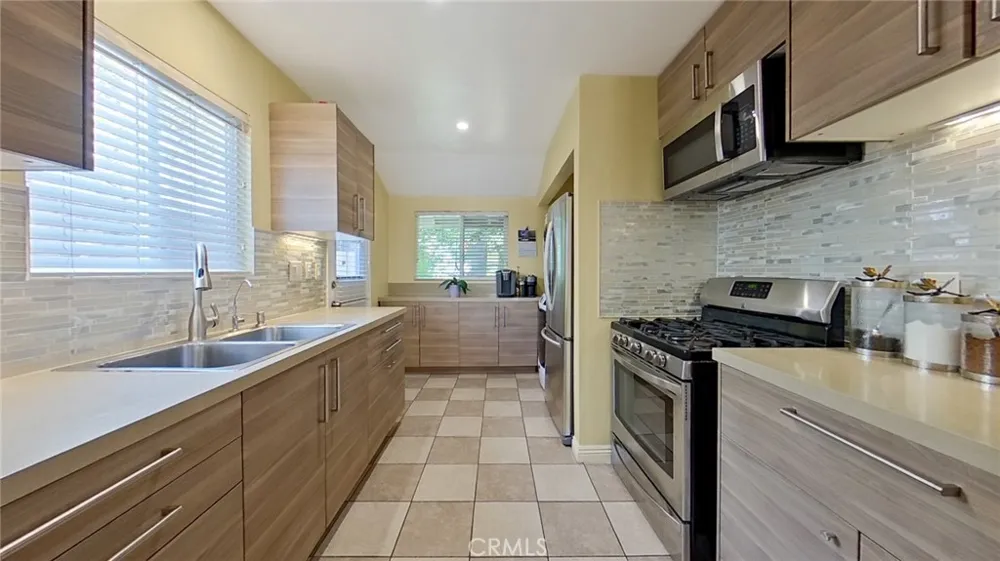 7827 Louise Northridge, CA 91325