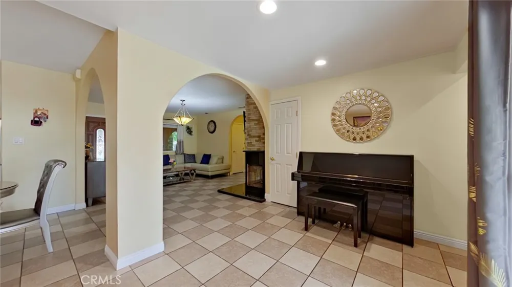 7827 Louise Northridge, CA 91325