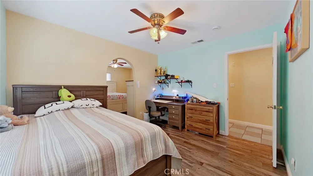 7827 Louise Northridge, CA 91325