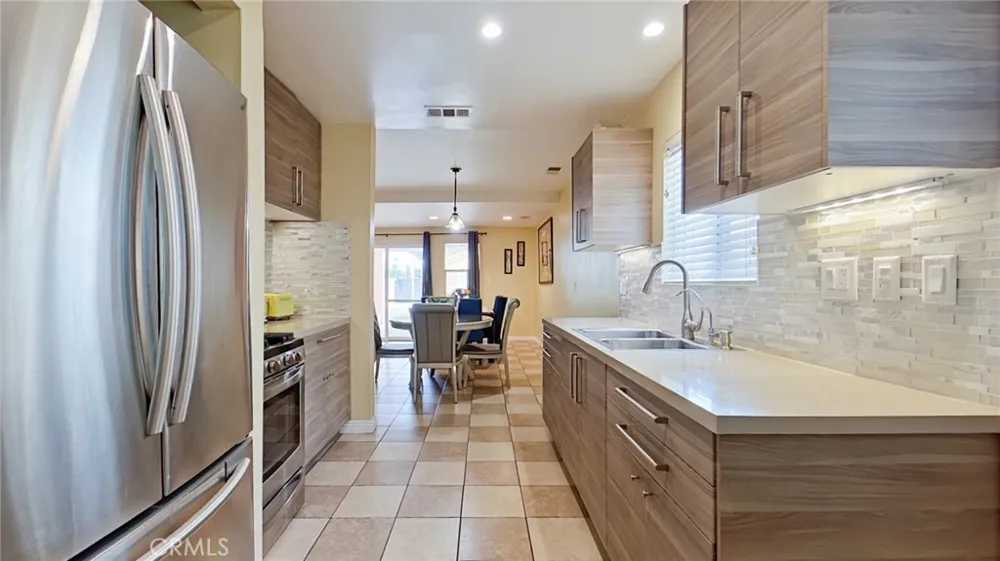 7827 Louise Northridge, CA 91325