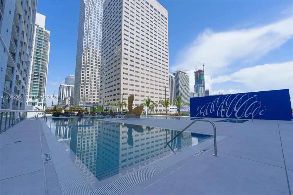 325 S Biscayne Blvd #415 Miami, FL 33131