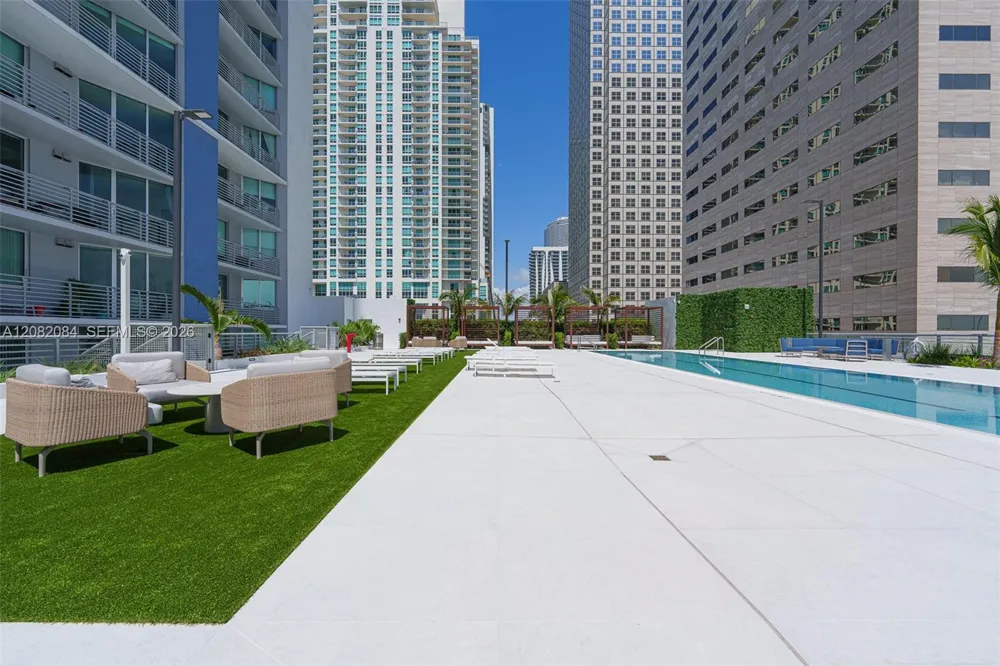 325 S Biscayne Blvd #415 Miami, FL 33131