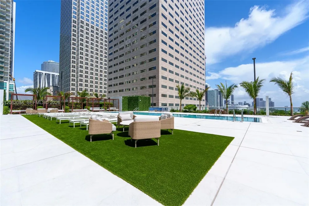 325 S Biscayne Blvd #415 Miami, FL 33131