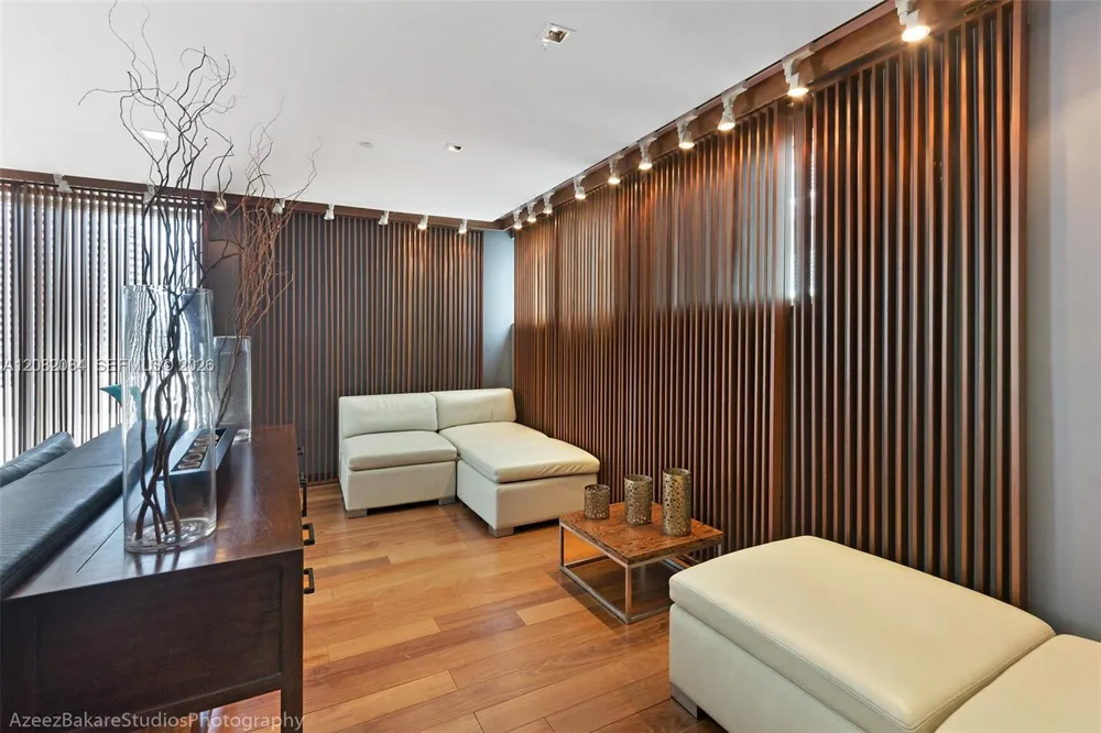 325 S Biscayne Blvd #415 Miami, FL 33131
