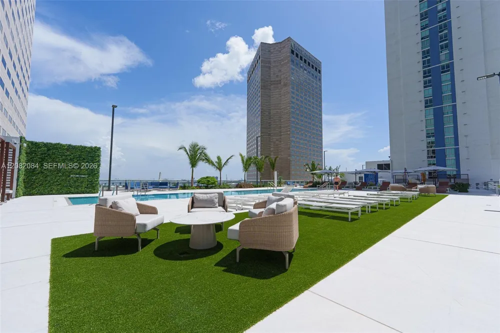325 S Biscayne Blvd #415 Miami, FL 33131