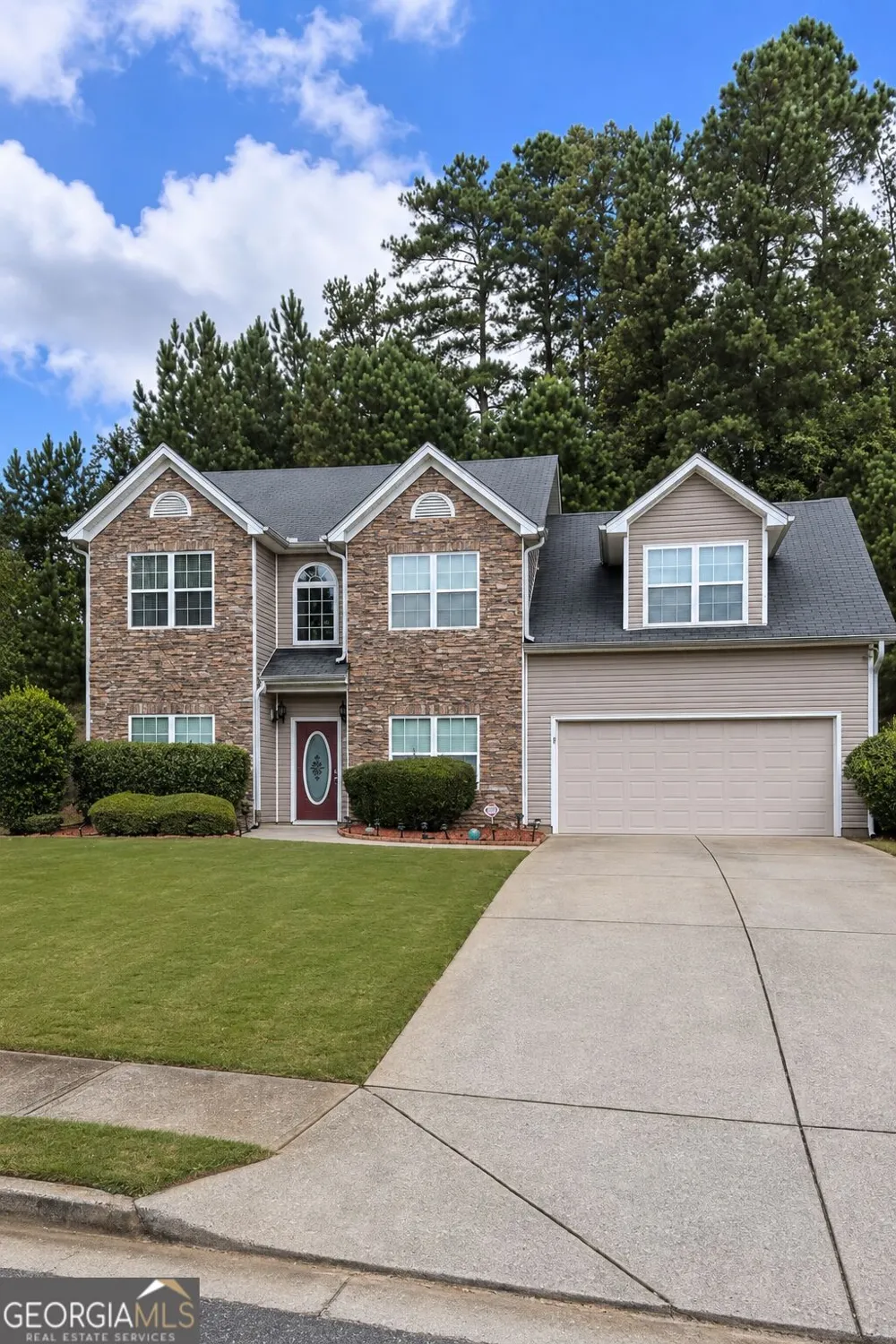 564 Martin Forest LN Lawrenceville, GA 30045