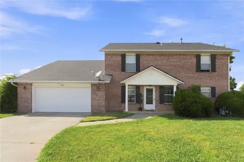 662 Meadowlands Drive