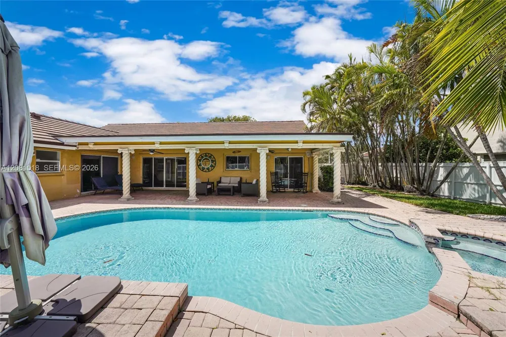 729 NW 161st Ave Pembroke Pines, FL 33028