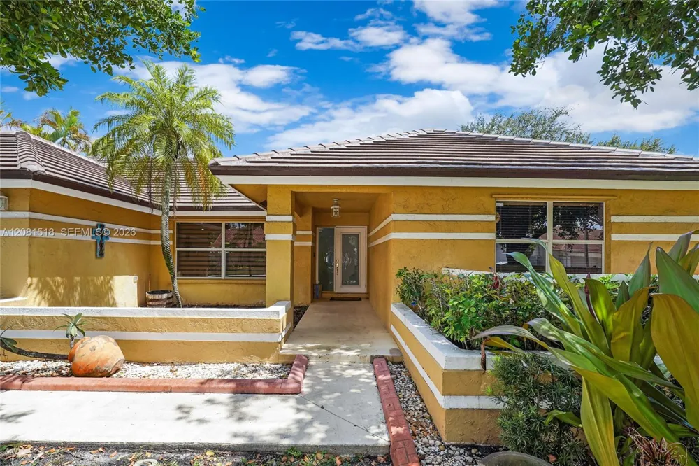 729 NW 161st Ave Pembroke Pines, FL 33028