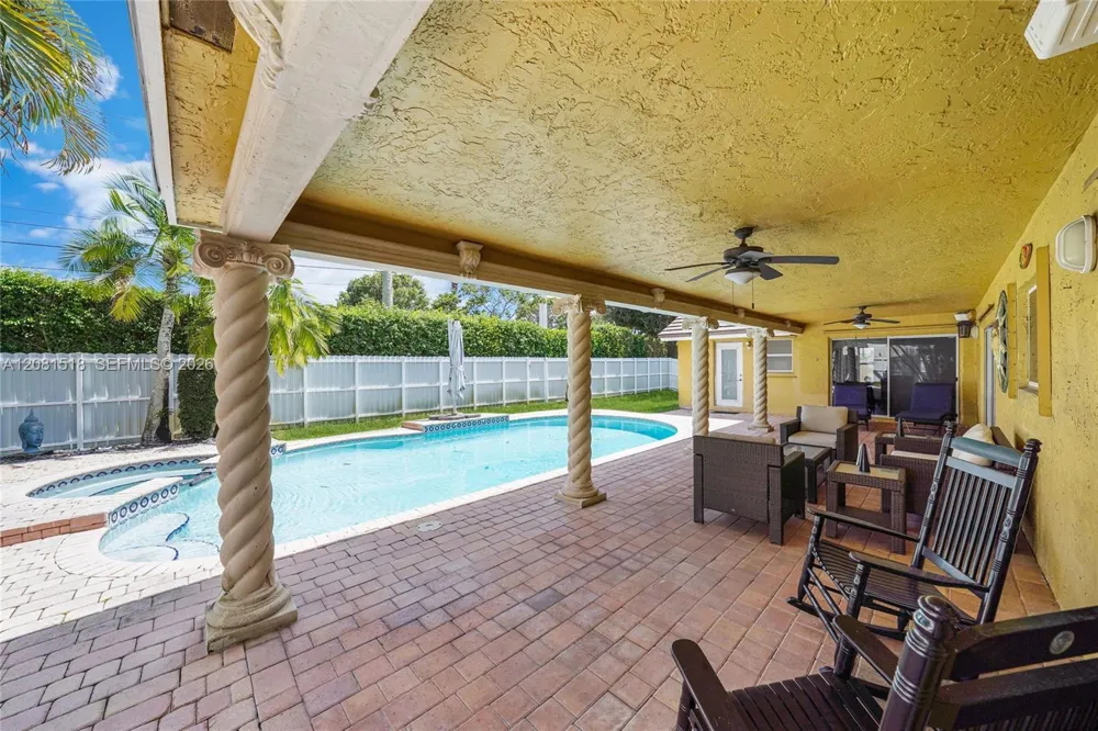 729 NW 161st Ave Pembroke Pines, FL 33028